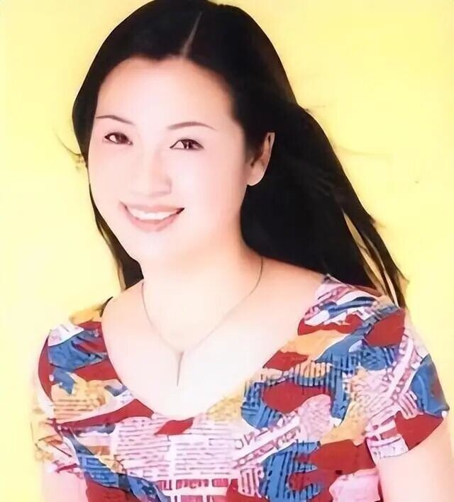 她是朱军的搭档 一直以为央视离职其实早已离世（配图2）