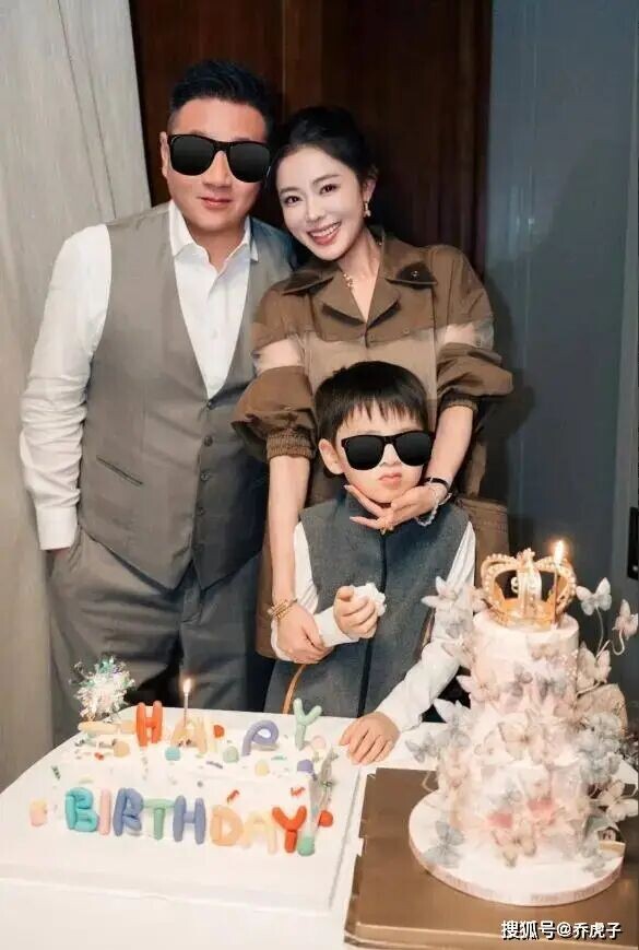 春晚一跳封神：被400亿东莞首富娶回家 如今（配图1）