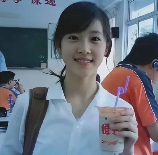 章泽天近照 梦回“奶茶妹妹”