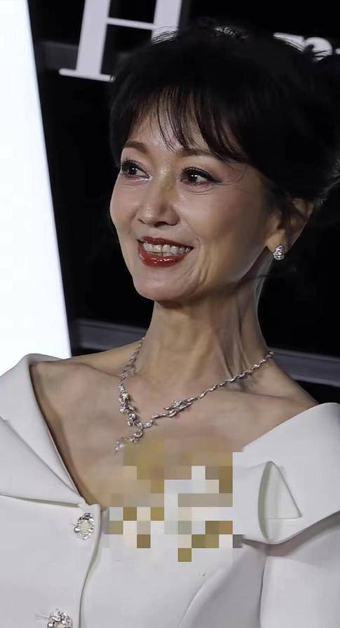 拼命的赵雅芝：72岁瘦成皮包骨 4天内跑3座城市
