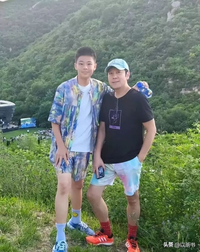 蔡国庆妻子罕见露面 颜值高气质高贵（配图13）