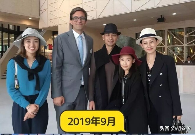 曝54岁赵文卓拼4胎 44岁老婆小腹隆起藏不住（配图19）