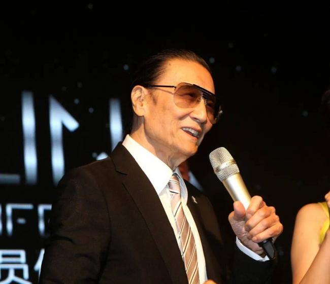 谢贤死因曝光，港媒曝火葬内幕，难怪她哭红眼