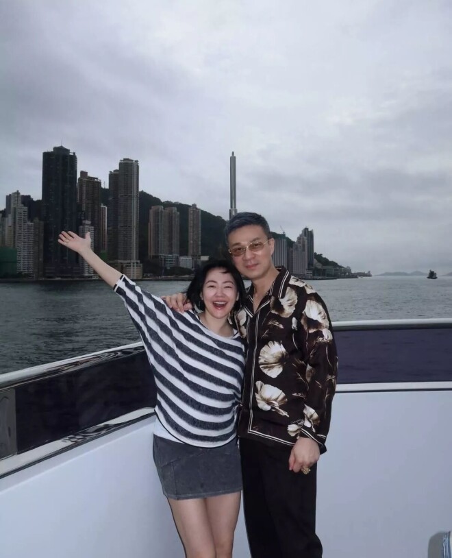 小S香港给84岁婆婆庆生 S妈穿名牌背迪奥很富态（配图14）