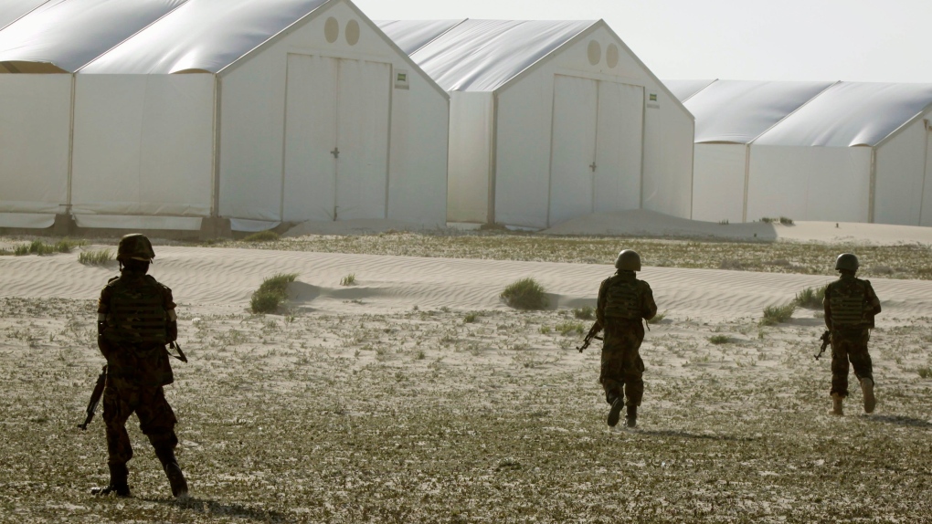 索马里警方称，一家海滩酒店发生袭击事件，造成 32 人死亡。青年党声称对此事负责 ...