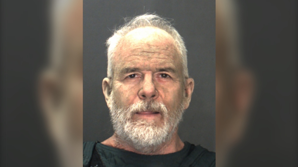 加州裸体度假村夫妇失踪，邻居被拘留。据信两人均已死亡