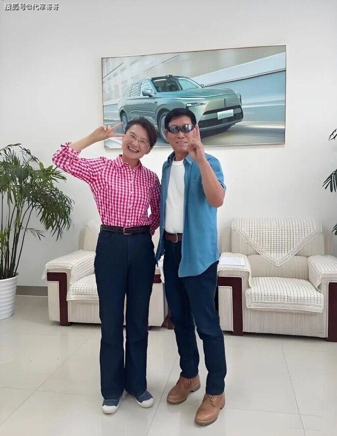 55岁央视主持人董倩近况 嫁给王世林生下一子（配图6）