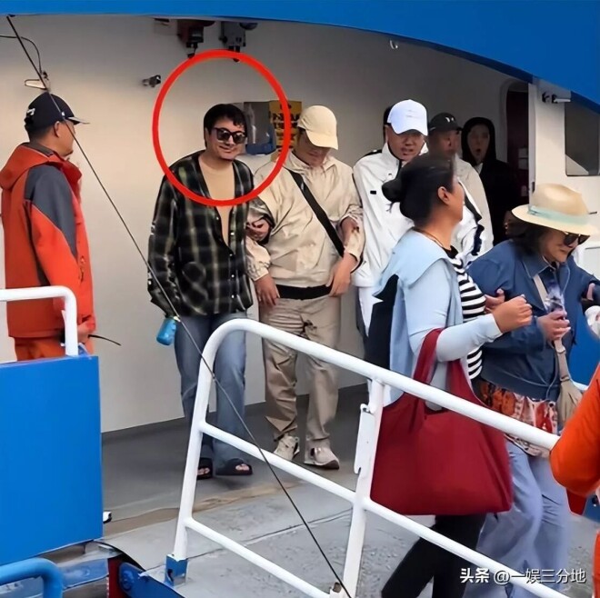 北京偶遇沈腾一家 儿子眼小胖的满脸堆肉（配图22）