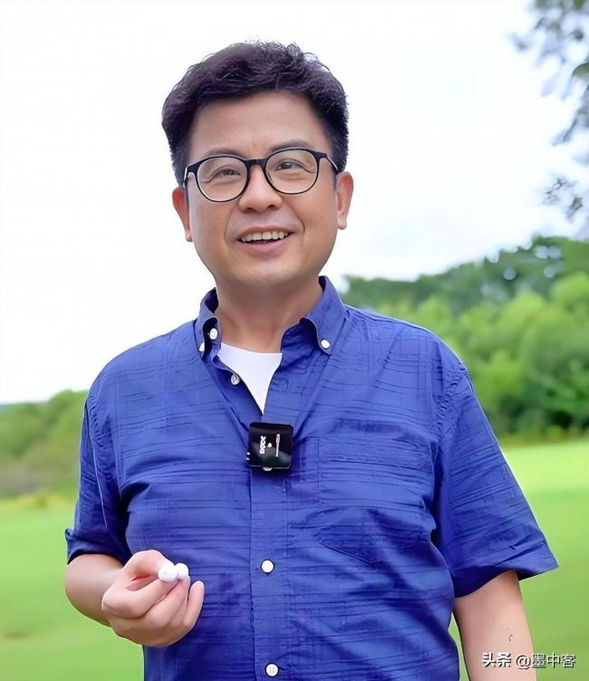 他追着周星驰道谢20米，卑微到“跪舔”