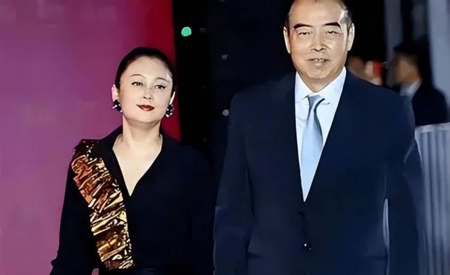 谢贤刚去世没几天，陈凯歌走路摇晃身体也出问题