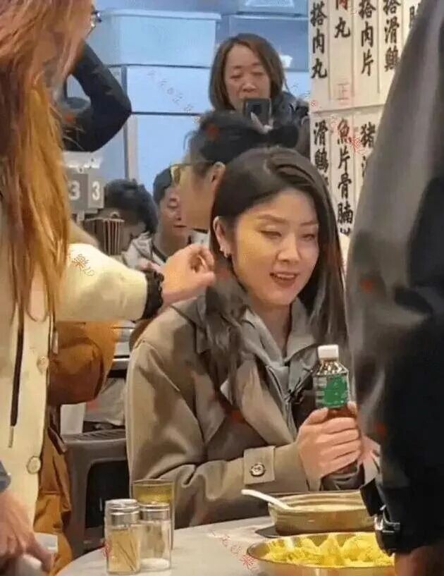 陈慧琳过54岁大寿 生图脸肿发福显嫩（配图25）