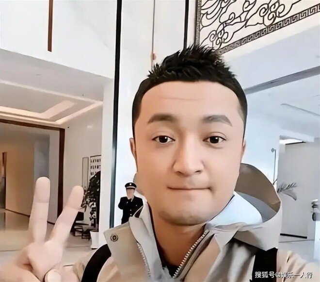 43岁独居北京的小尼 私下到底能有多壕（配图6）
