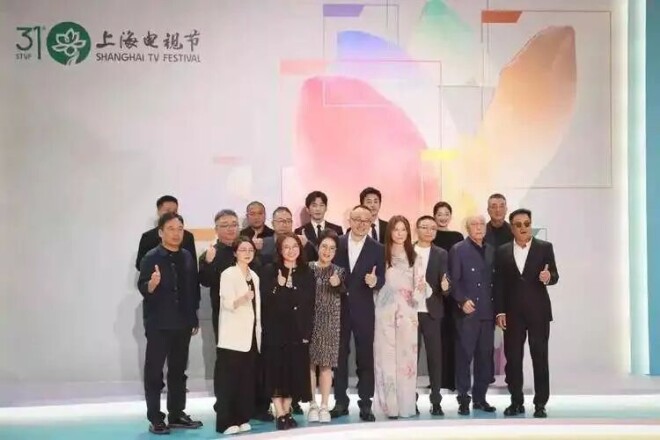 荒唐！上海电视节红毯 两位女星为压轴拒绝下车（配图26）