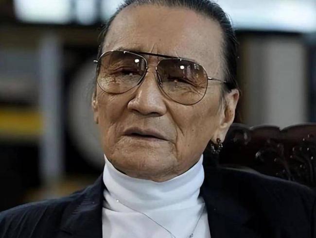 谢贤刚去世没几天，陈凯歌走路摇晃身体也出问题
