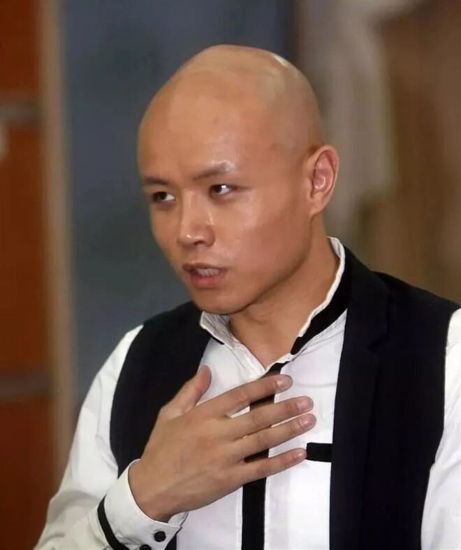 51岁乐嘉近况曝光：隐居在云南 和女儿相依为命（配图3）