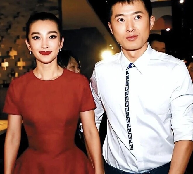 李冰冰躺任泉肩头 任泉发腮明显老了很多（配图5）