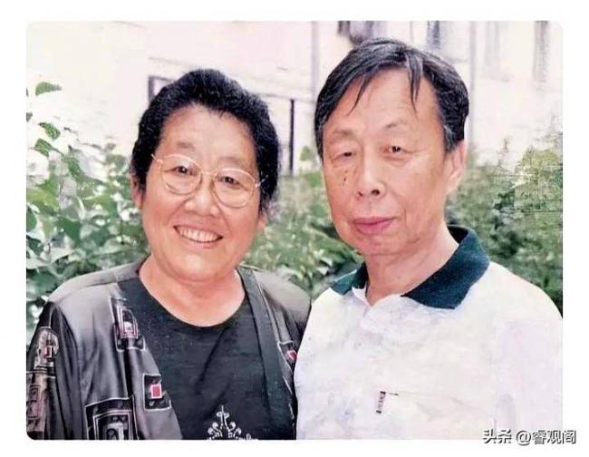原来他俩是敬一丹的弟弟，如今身居高位