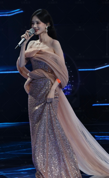 大湾区晚会：李宇春身材真好，刘涛好惊艳
