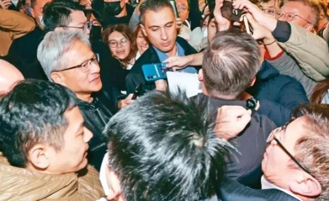 黄仁勋脸上伤疤是怎么来的？