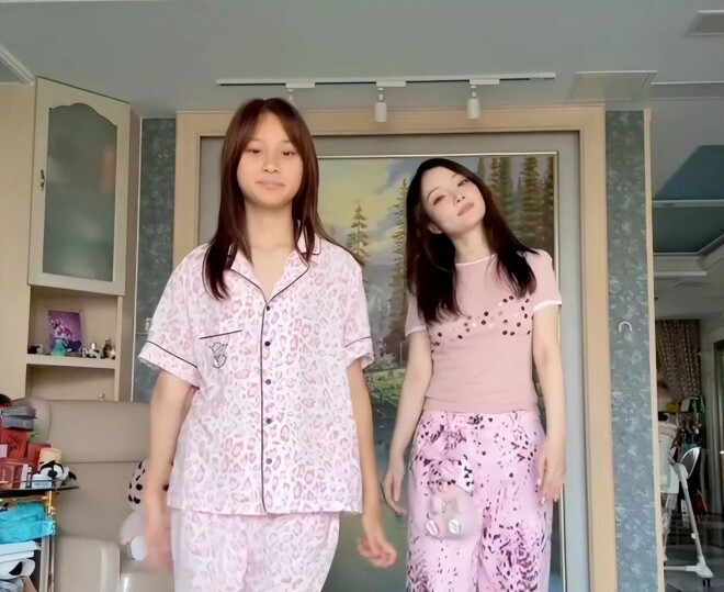 大瓜！曝离婚多年做直播的男明星有儿子了（配图6）