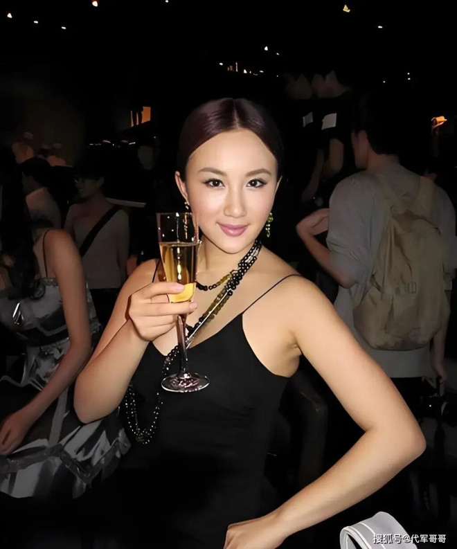 43岁孟瑶2段婚姻生下3个孩子 早已移居美国加州（配图7）