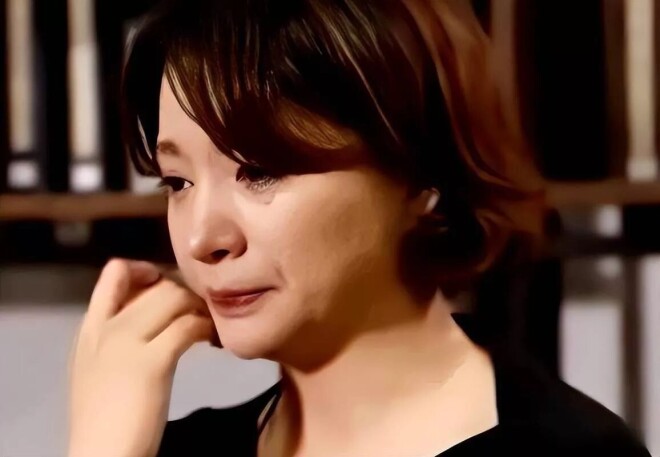 董卿现身敬一丹追悼会 头发染了但凌乱憔悴（配图19）