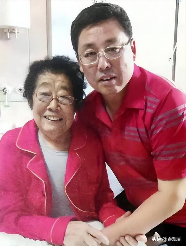 原来他俩是敬一丹的弟弟，如今身居高位