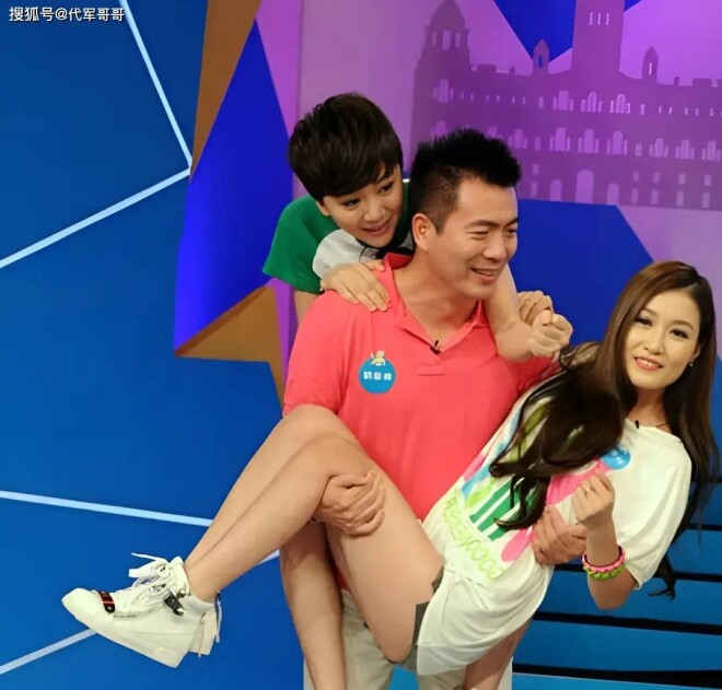 58岁黄健翔近况：再婚娶舞蹈演员 如今有3个孩子（配图2）