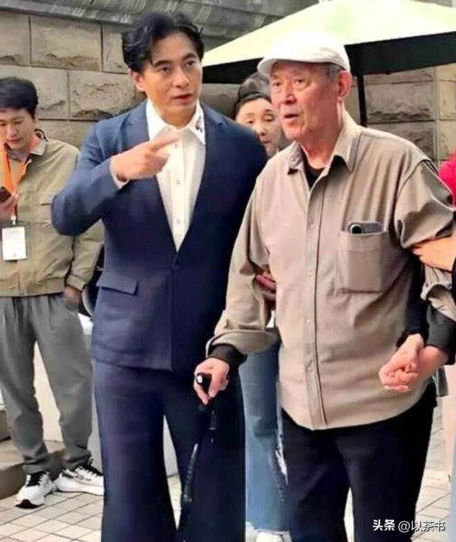 86岁达式常：住上海破小区 妻子去世女儿在国外（配图23）