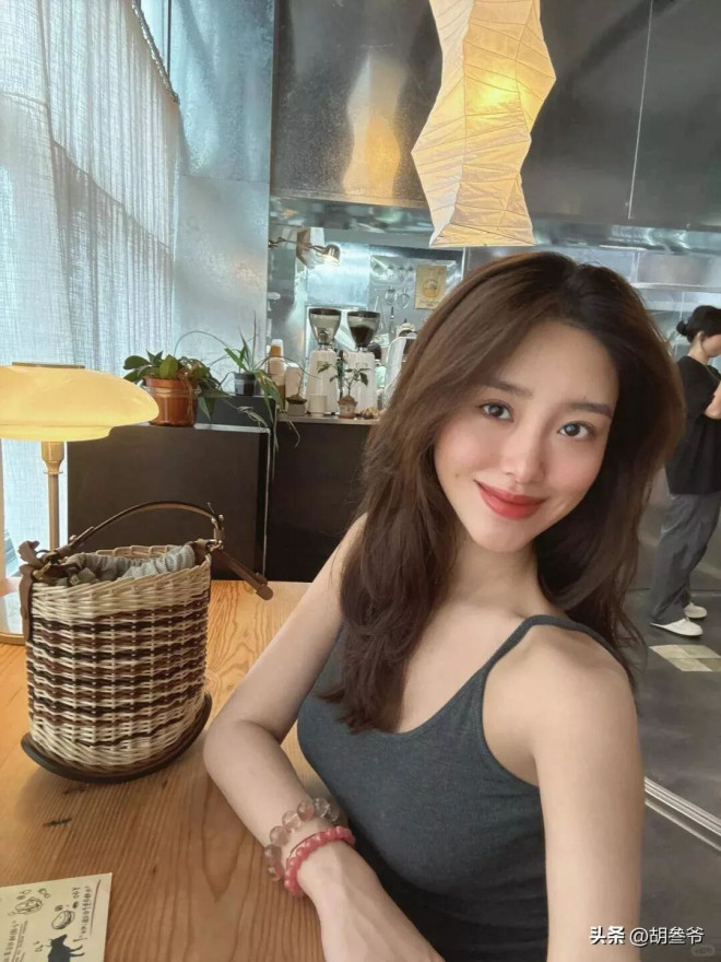 杨采钰和老公在挪威度假 肚子隆起被猜已怀二胎（配图9）