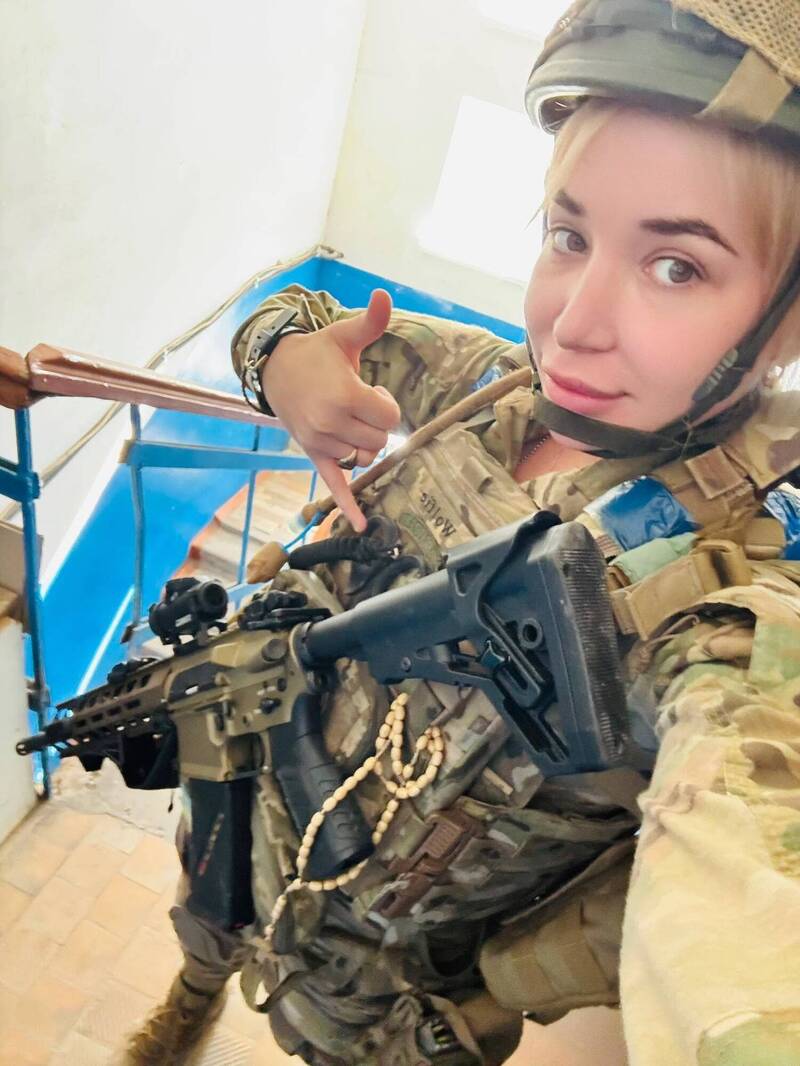 曾在乌克兰前线部队服役的女军医莱什卡谢利（Keti Leshkasheli）是假讯息受害者之一。（取自当事人脸书）