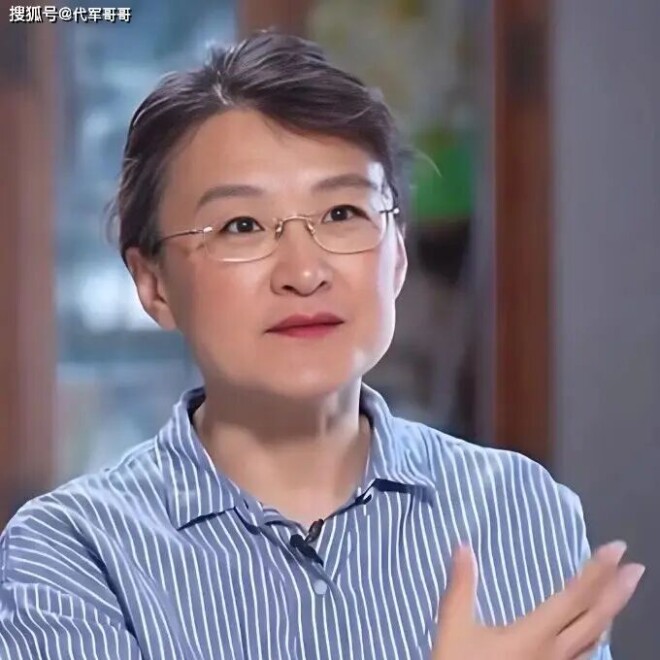 55岁央视主持人董倩近况 嫁给王世林生下一子（配图7）