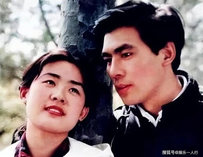 前妻改嫁导演 亲儿子喊他叔叔：离婚30年零互撕