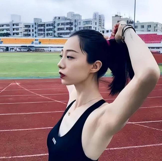 刚拿冠军就退役！这姑娘的操作把全网看傻