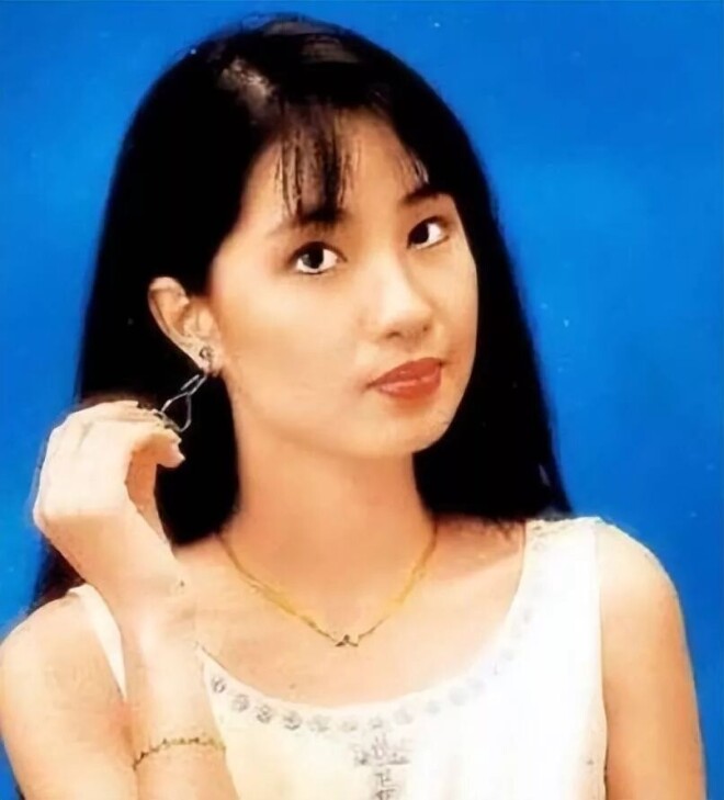 她嫁给吴镇宇20年从不做家务 55岁仍像少女（配图3）