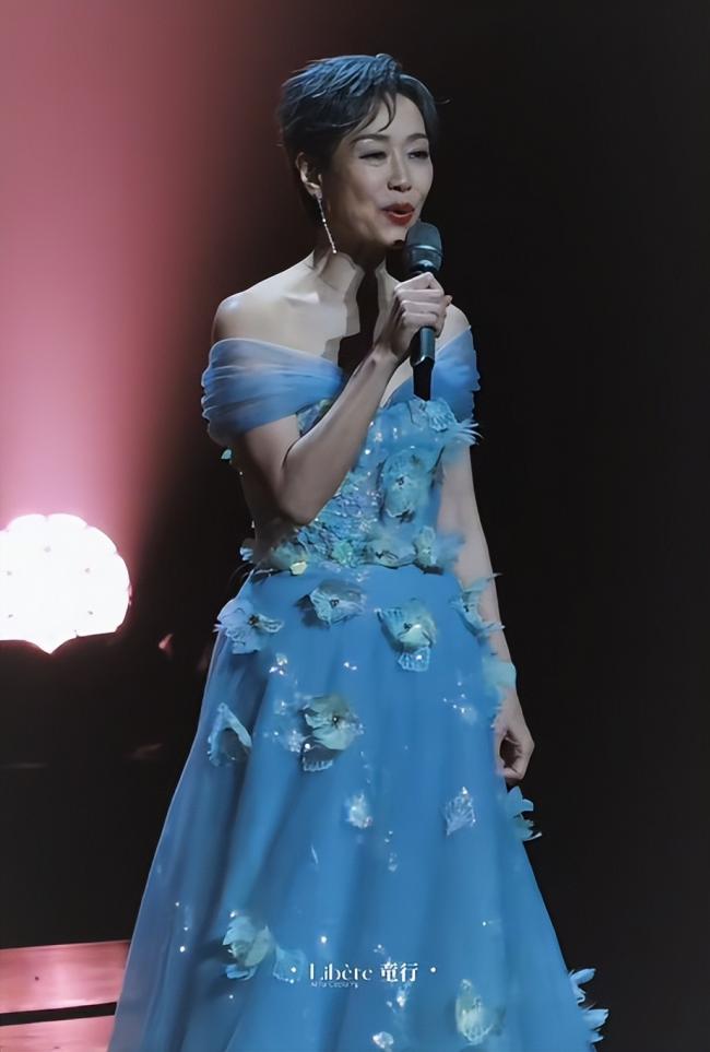 大湾区晚会：李宇春身材真好，刘涛好惊艳