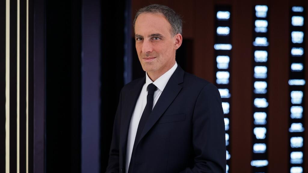 L'eurodéputé Raphaël Glucksmann, ici à Paris le 4 octobre 2026. a remporté la primaire de la gauche sociale-démocrate dès le premier tour, dimanche 11 octobre 2026. Il sera donc candidat à l'élection présidentielle en 2027.