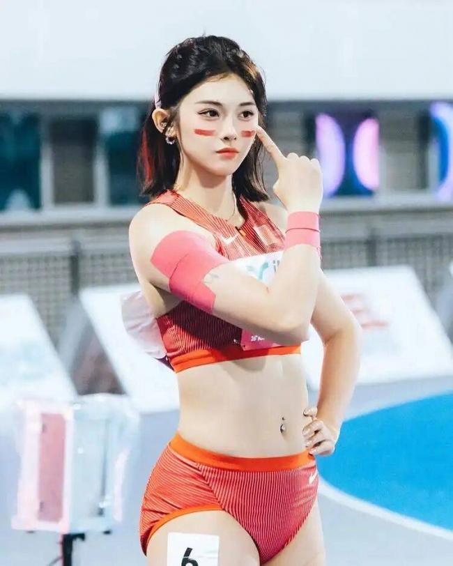 田径女神吴艳妮太敢拍了 镜前自拍暴击全网