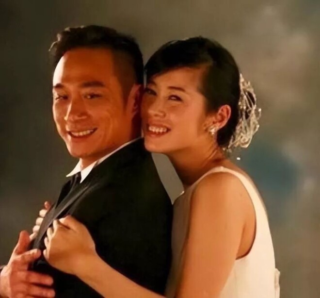 她嫁给吴镇宇20年从不做家务 55岁仍像少女（配图8）