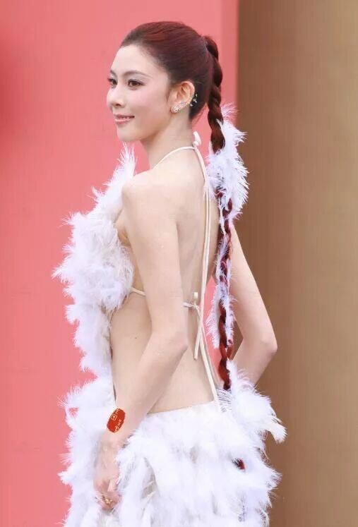全透明、没一块布料 戚薇宋妍霏被指擦边（配图11）