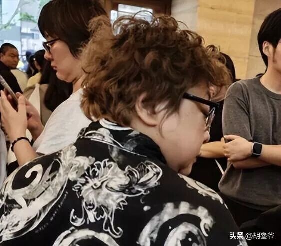韩红现身上海 排场还是不小（配图6）