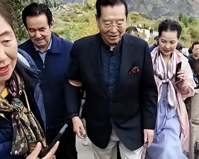 移民澳洲被卡：梦鸽严管李天一 李双江到处商演