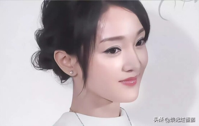 近距离看周迅：脸肿的认不出 头发黑却稀疏（配图37）