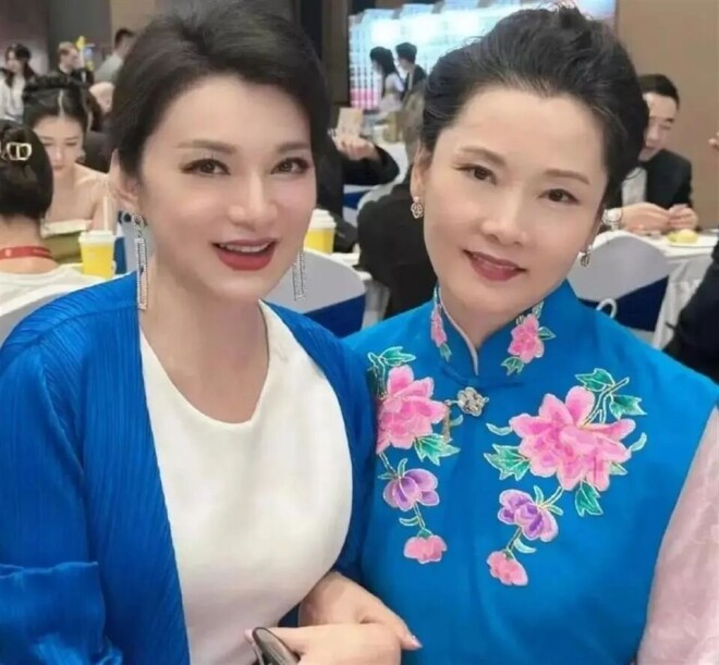 她比刘晓庆还美58岁依旧单身 如今带着母亲生活（配图13）