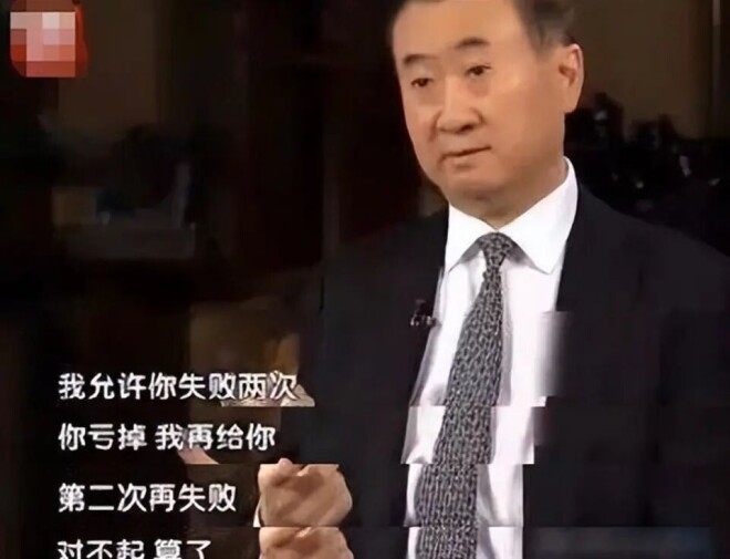 王思聪法国带妹K歌 被4个美女环绕累到靠墙（配图18）