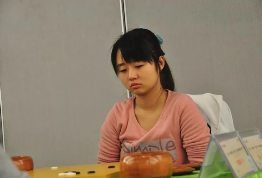 战鹰：一个围棋天才少女的“滑落”