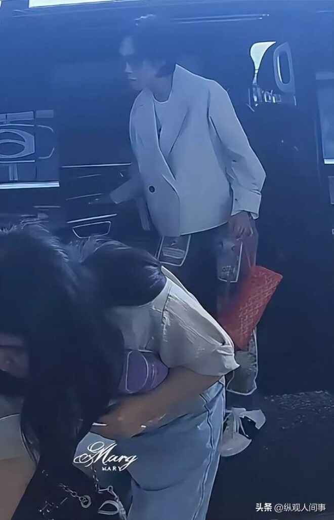 北京机场偶遇朱茵 穿的很潮生图黑又矮（配图2）