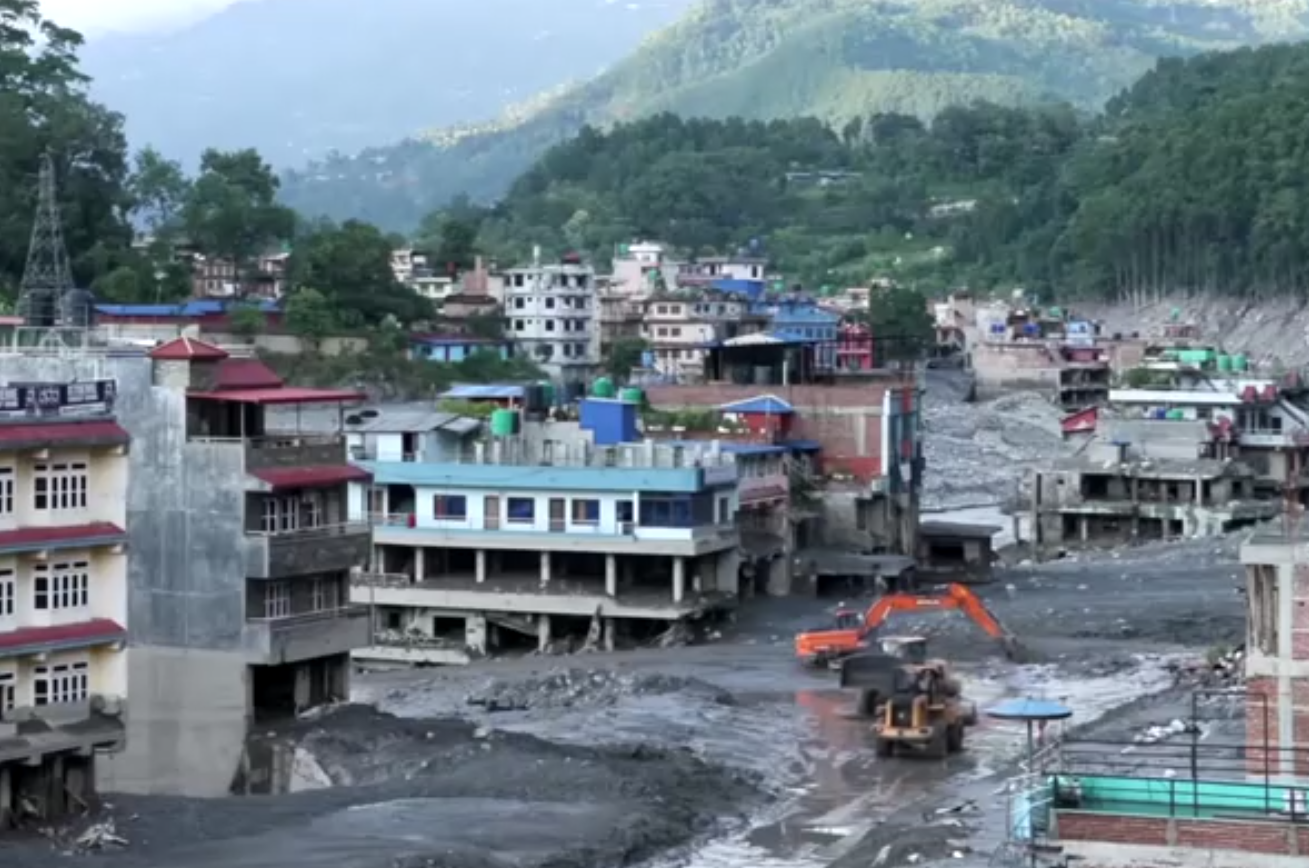 尼泊爾與大陸西藏日喀則市吉隆縣吉龍口岸一帶發生山洪與土石流，造成上千人失聯，死亡人數傳已達到359人。（圖／路透）