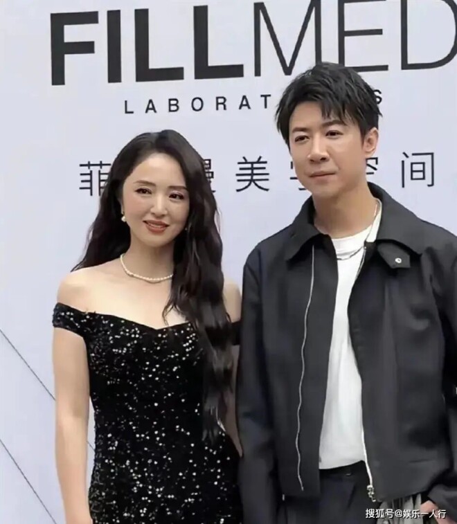 董璇张维伊同框状态大变：他剪发去油 她显老（配图5）