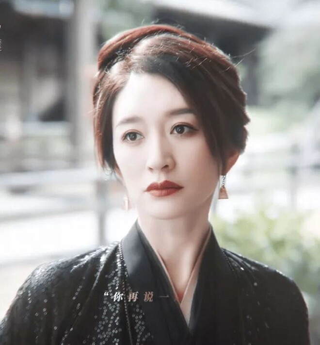 50岁李小冉现身 穿抹胸身材极品白皙（配图2）